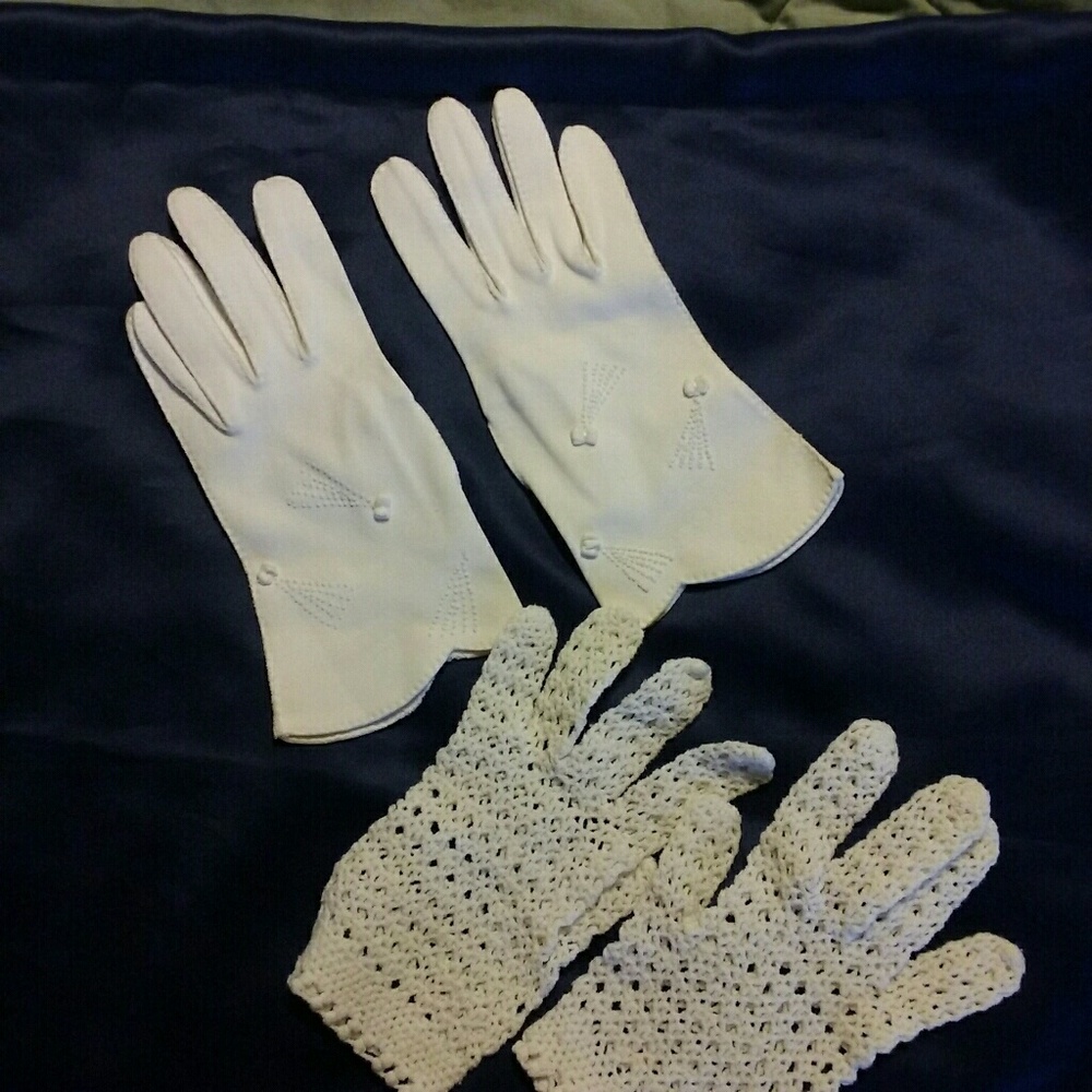 Ladies gloves, ivory,  vintage, 2 pair,  small